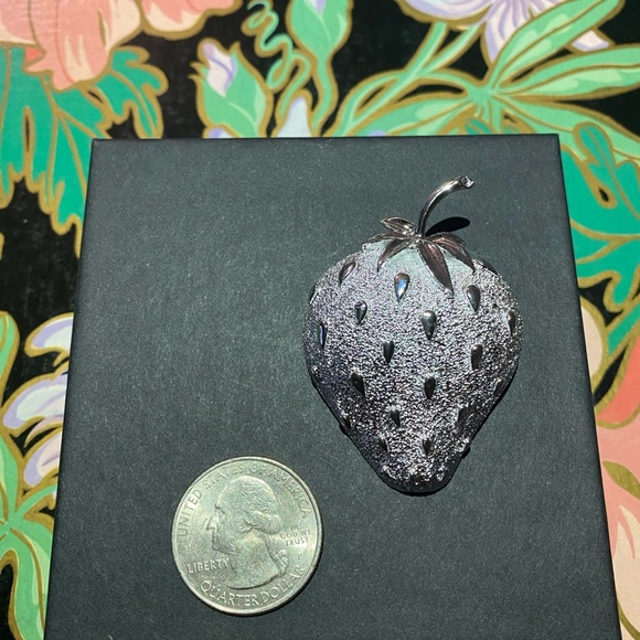 Vintage Sarah Cov Strawberry brooch - Picture 7 of 8
